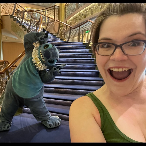 Meet your Posher, Anissa - Picture 2 of 4